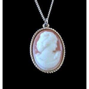 Vintage Sarah Coventry Cameo Necklace Gold Tone Pendant Chain Victorian 16 Inch
